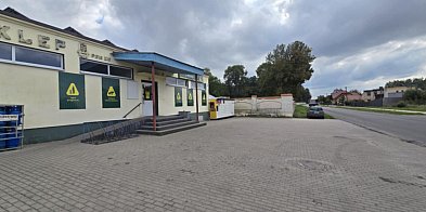 Pojawił się na paczkomacie, przy sklepie. Od razu...-83173