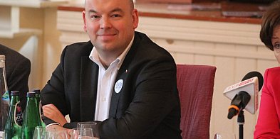 Nie każdy, kto świeci, jest gwiazdą. Czasem potrzebna j-83481