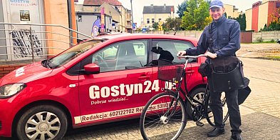 Znają go chyba wszyscy, ale... Wystarczy, że zdejmie mundur i staje się...-83751