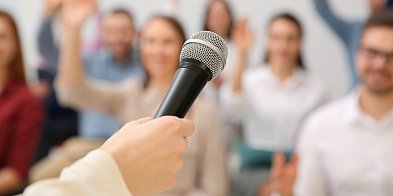 Masz pytanie? Chcesz, żebyśmy zadali je w twoim imieniu? Nowa inicjatywa G24-84077