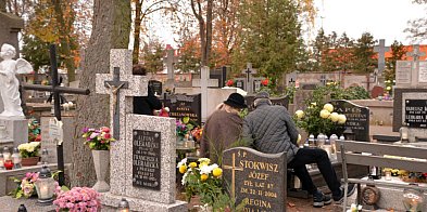 Cisza, pamięć, szacunek... O zachowaniu, które mówi więcej niż kwiaty i znicze-84155