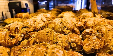 Niektóre ceny zwalają z nóg. Wiemy ile trzeba dziś zapłacić za rogale w Gostyniu!-84452