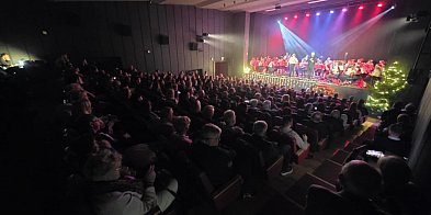 Muzyczny przystanek w środku grudniowego pośpiechu...-86041