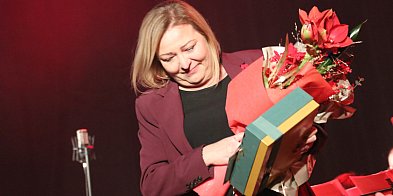 Takiego pożegnania się nie spodziewała. Ze sceny...-86164