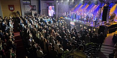 Jeszcze trochę i na ich koncerty trzeba będzie...-86629