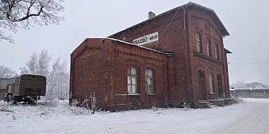 Za kilka lat można by tu kręcić horrory. Przejęli dworz-86677