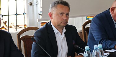 RCB ostrzega, starosta odwołuje zajęcia w szkołach.