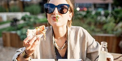 Wolność czy ucieczka? Coraz więcej ludzi wybiera... siebie. Z czego to wynika?