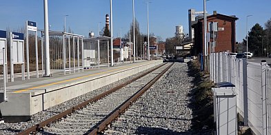 Kolej wraca krok po kroku. Na pociągi trzeba jeszcze..