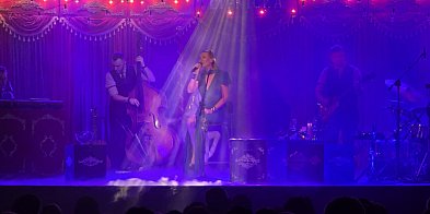 Hutnik zamienił się w \"miłosną podróż\". Lipnicka...