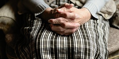 Nowe wsparcie dla seniorów. Chodzi o darmowe posiłki z dowozem do domu