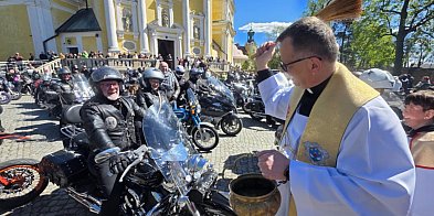 Taki widok robił wrażenie. "Otoczyli" bazylikę...