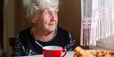 Nowe wsparcie dla seniorów. Chodzi o darmowe posiłki z dowozem do domu