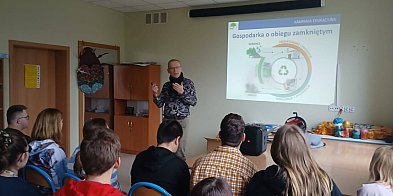 Lekcja odpowiedzialności. Młodzi uczą się troski o środowisko
