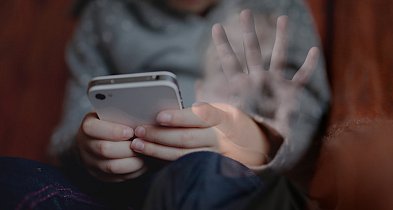 Dramatyczny telefon dziecka na policję! Ojciec bije mamę i siostrę!-82589