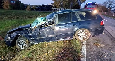 Wypadek o świcie. Wylądował w rowie. Poszkodowani trafili do szpitala-84047