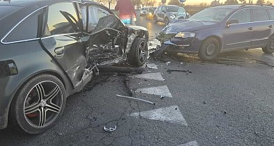 Jedno wymuszenie i chaos na drodze. Dwie osoby w szpitalu-84896