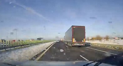 To nie spadło z nieba! Kierująca autem od razu to zgłosiła. Miała nagranie...-85302