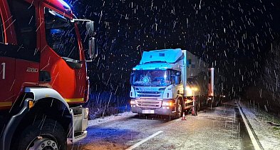 25-latek walczy o życie w szpitalu. Został potracony przez ciężarówkę-86398