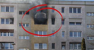 Pożar mieszkania w bloku. Ogień odciął niektórym drogę ewakuacji.