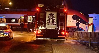 Na przejeździe kolejowym, samochód zderzył się z pociągiem! Kierująca...