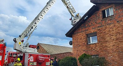 Ogień zauważyli sąsiedzi z naprzeciwka. Nie czekali ani chwili...
