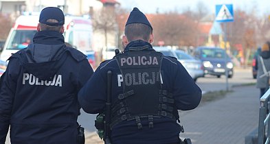Chcieli zniknąć po kradzieży. Opis auta trafił do patroli. Tak wpadli...