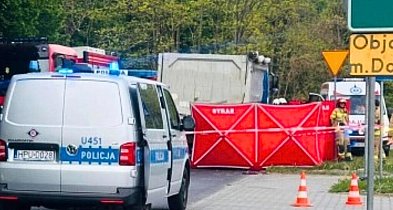 Tragedia pod Jarocinem. Nie żyje kobieta potrącona przez ciężarówkę