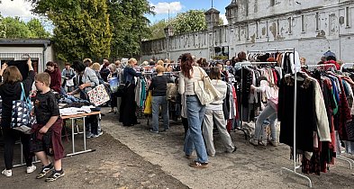 Kolejki przed wiejską świetlicą. Ponad 4 tony ubrań dostało drugie życie!