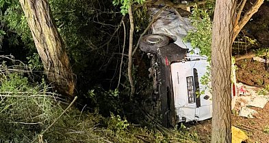 Tragiczny wypadek na DW432. Nie żyje pasażerka Renault Kangoo