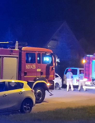 Nastolatek wszedł na dach, chciał skoczyć! Wezwano wszystkie służby ...-82872