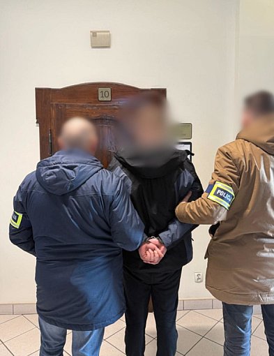 Groził śmiercią, poniżał... 20-latek znęcał się nad swoimi dziadkami-83532