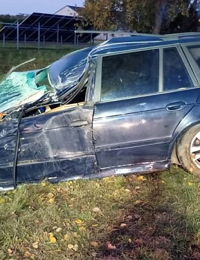 Wypadek o świcie. Wylądował w rowie. Poszkodowani trafili do szpitala-84047