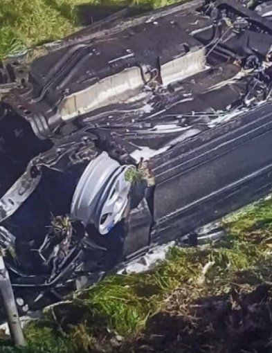 Podczas dachowania wypadli z auta! Jechali za szybko, a do tego byli...-84437