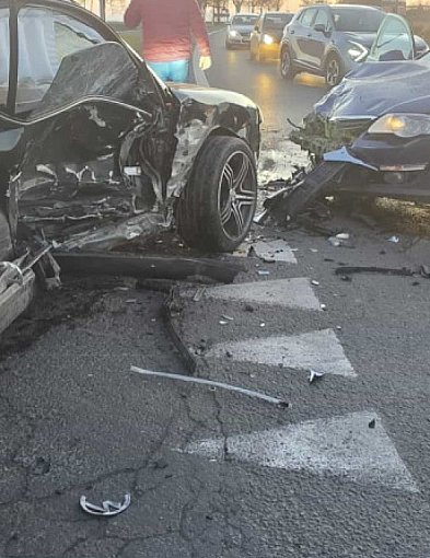 Jedno wymuszenie i chaos na drodze. Dwie osoby w szpitalu-84896