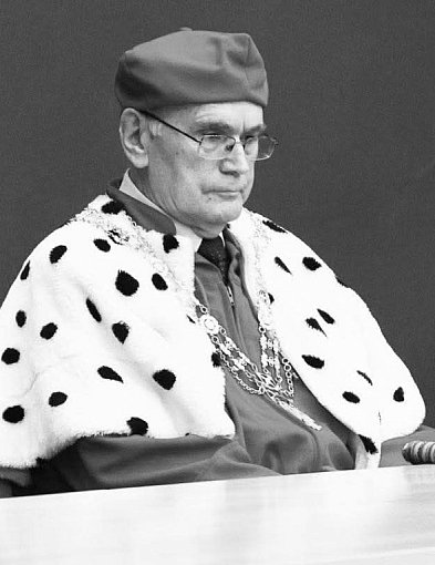 Nie żyje znany polityk Lewicy i rektor z Leszna. Nagle zasłabł za kierownicą-85035