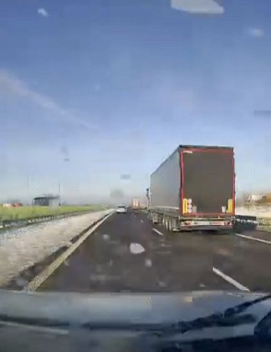 To nie spadło z nieba! Kierująca autem od razu to zgłosiła. Miała nagranie...-85302