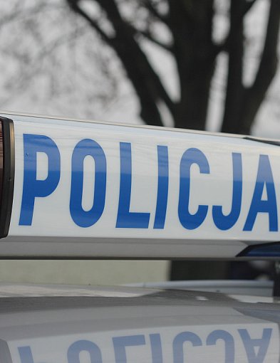 77-latek z raną szyi, żona w szpitalu. Co wydarzyło się w ich mieszkaniu?-85494