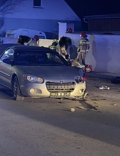 Niedzielny wieczór zakończył się wypadkiem. Ranny motocyklista...