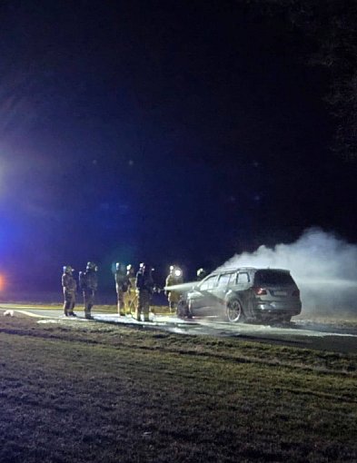 Mercedes stanął w ogniu, a potem przywarł do jezdni. Kierowca...