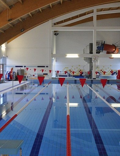 Chemiczny incydent na krytej pływalni! Ewakuacja i pięć osób w szpitalu