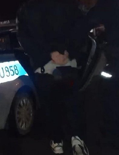 Nocny "drift" przed kościołem. Okazało się, że to jego najmniejszy problem