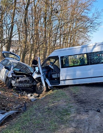Poważny wypadek w sąsiednim powiecie. Pięć osób zostało rannych