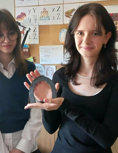 Dwie uczennice liceum, chcą ocalić to, czego już prawie nie ma. Czy im się uda?