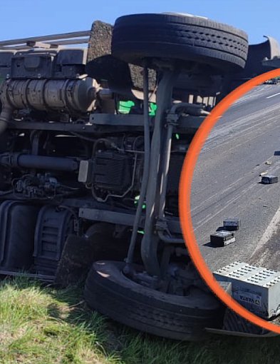 Groźny wypadek pod Śremem i dziesiątki akumulatorów na drodze