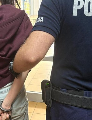 Tego nie przewidziała. Wzywając policję zapomniała, że sama jest ścigana...
