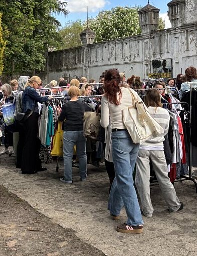 Kolejki przed wiejską świetlicą. Ponad 4 tony ubrań dostało drugie życie!