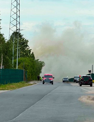 Pożar ma terenie centrum recyklingu. Gęsty dym widoczny był z daleka
