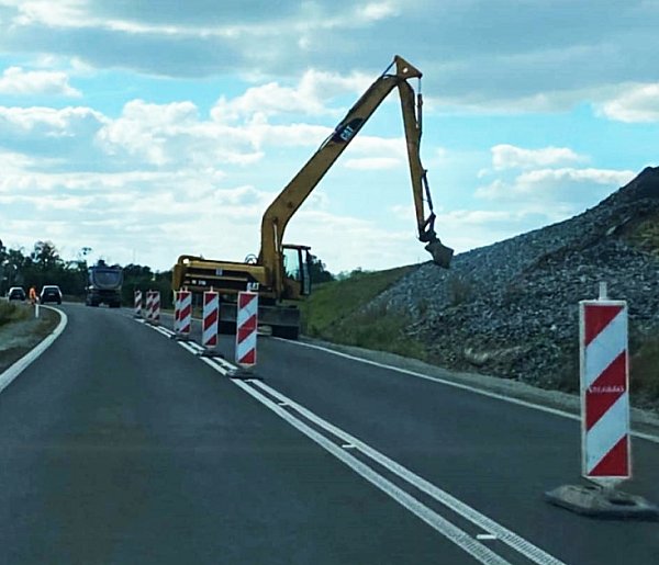 Skarpa "zjechała"... To nie pierwsza taka sytuacja w tym miejscu. Uważajcie!-82931