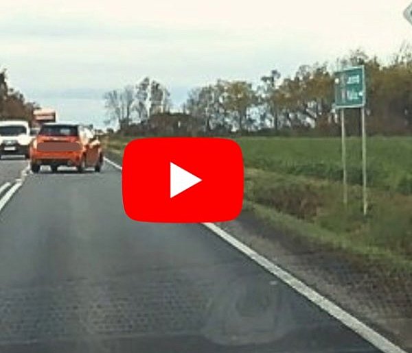 O włos od wypadku. Młody kierowca bez zastanowienia wyjechał na drogę krajową...-84098